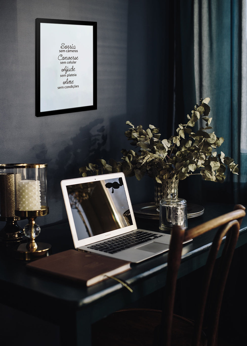 Quadro life is better simples - Com vidro