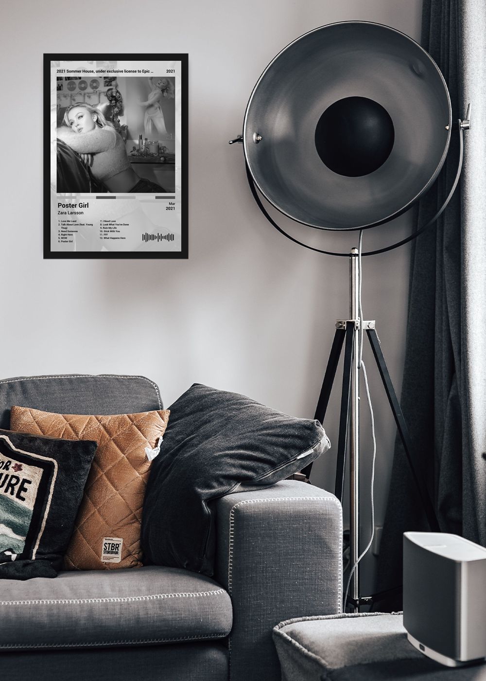 Quadro Zara Larsson Poster Girl (Black&white) Com Vidro