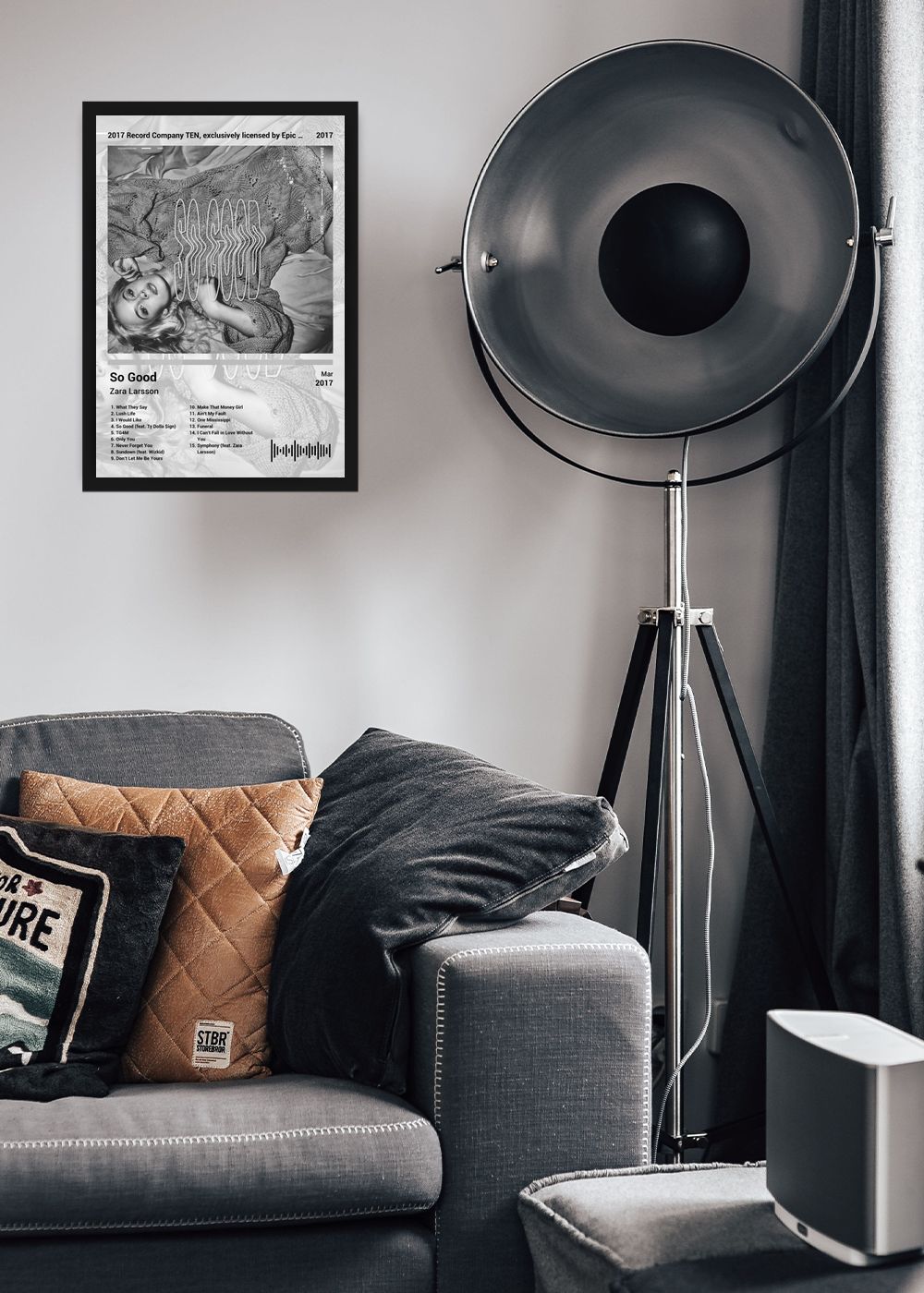 Quadro Zara Larsson So Good (Black&white) Com Vidro